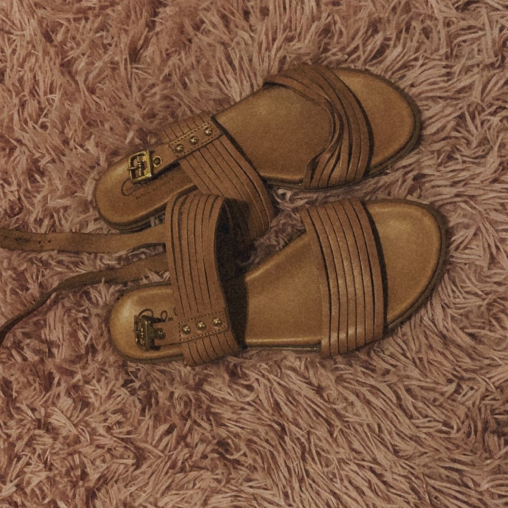 Cute tan sandals perfect condition never worn❤️